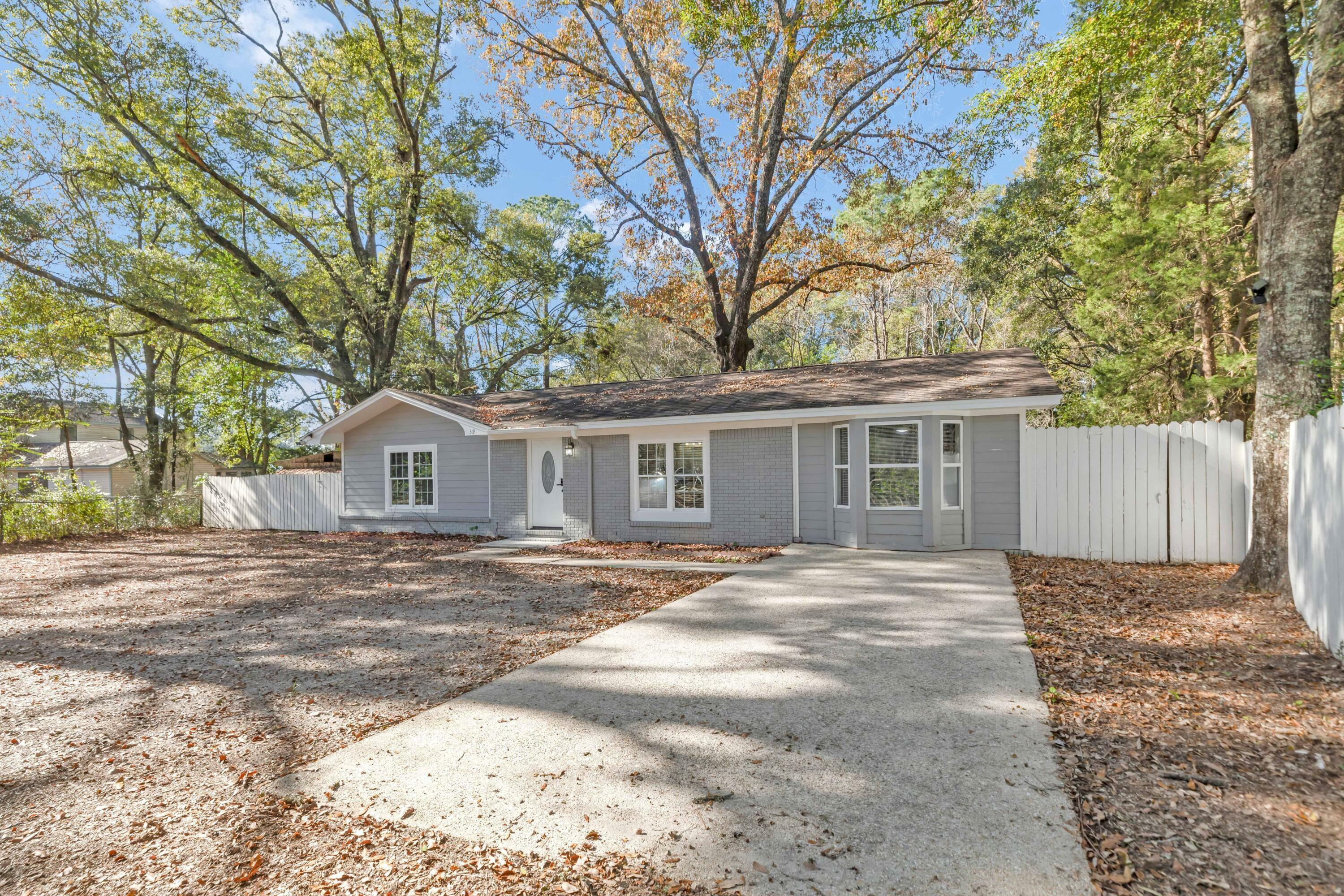 Property Photo:  319 Jones Rd, Road  FL 32536 