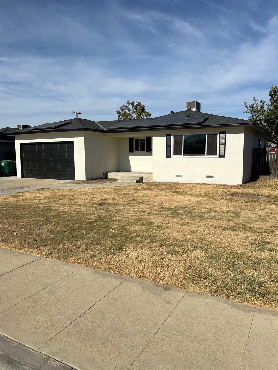 Property Photo:  1358 Peach Street  CA 93662 