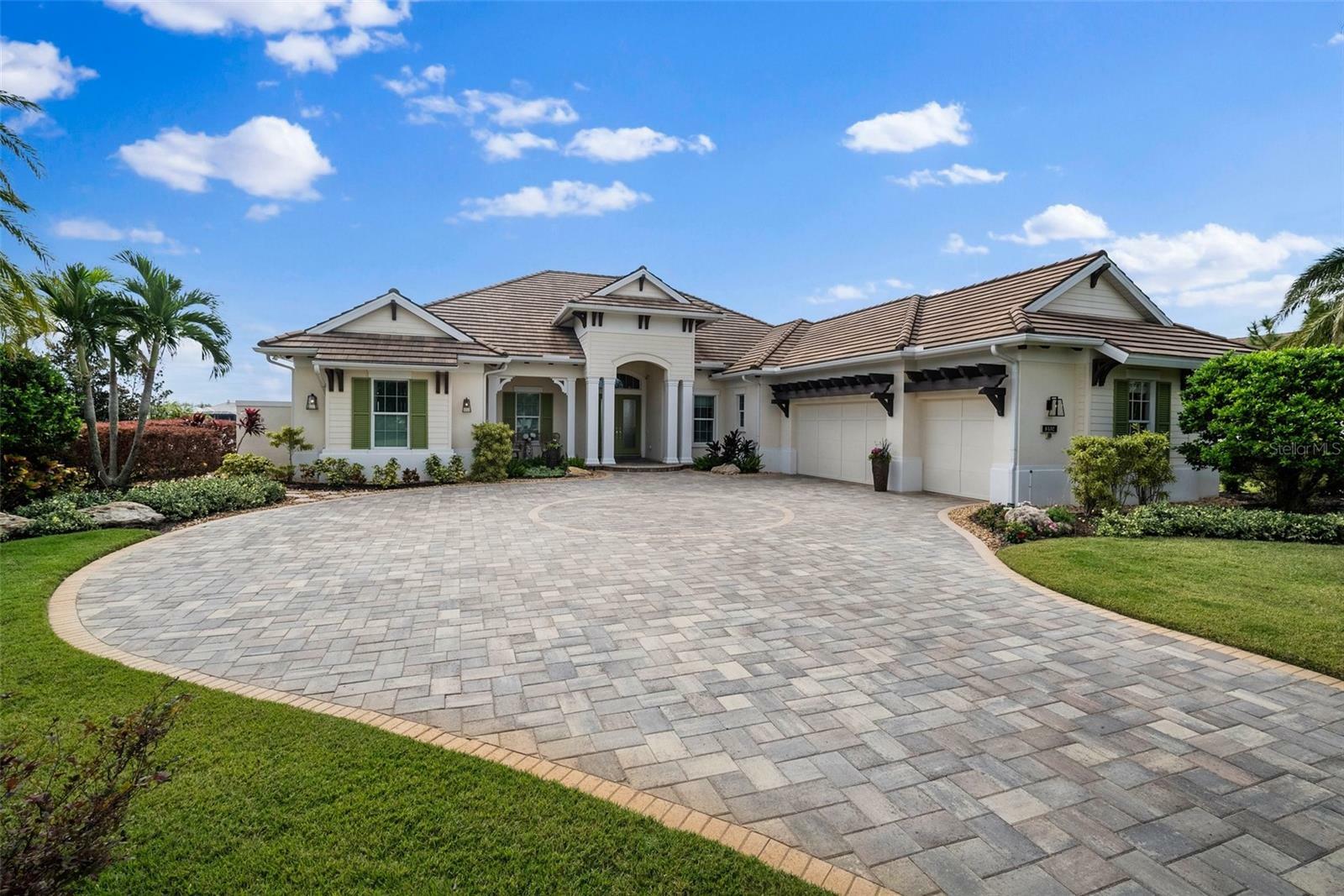 Property Photo:  8432 Lindrick Lane  FL 34202 