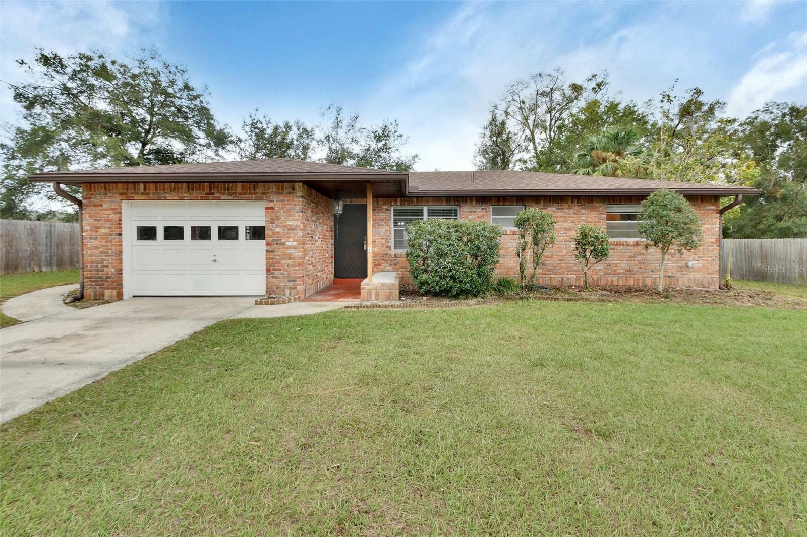 Property Photo:  410 W New York Avenue  FL 32763 