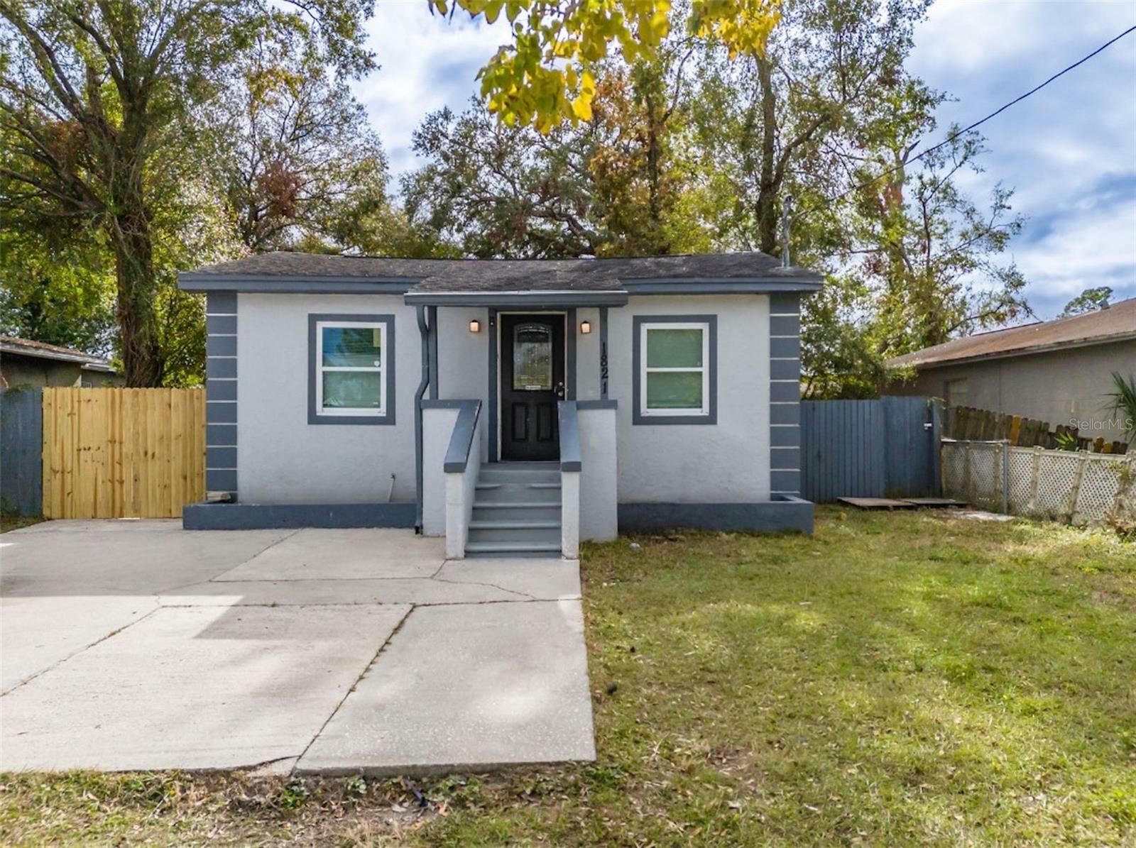 Property Photo:  1821 E Humphrey Street  FL 33604 