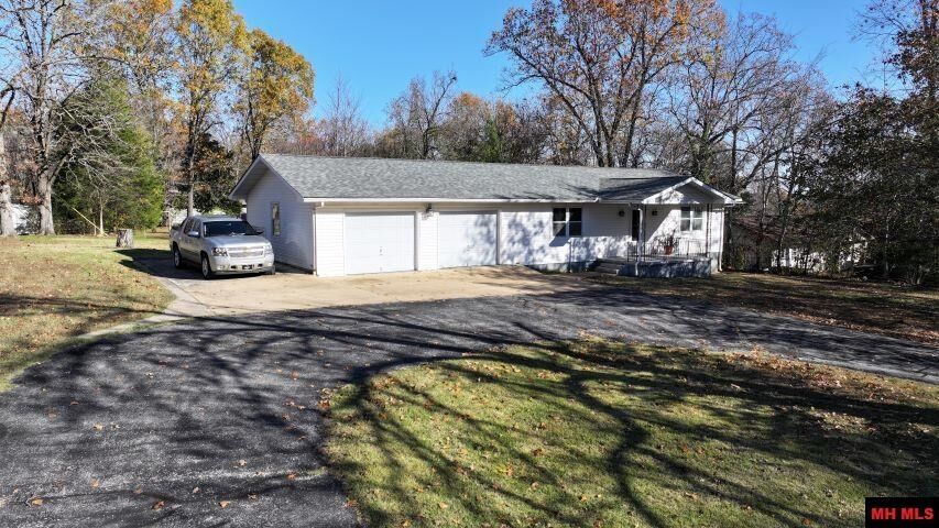 Property Photo: 217 Kingswood Boulevard AR 72653