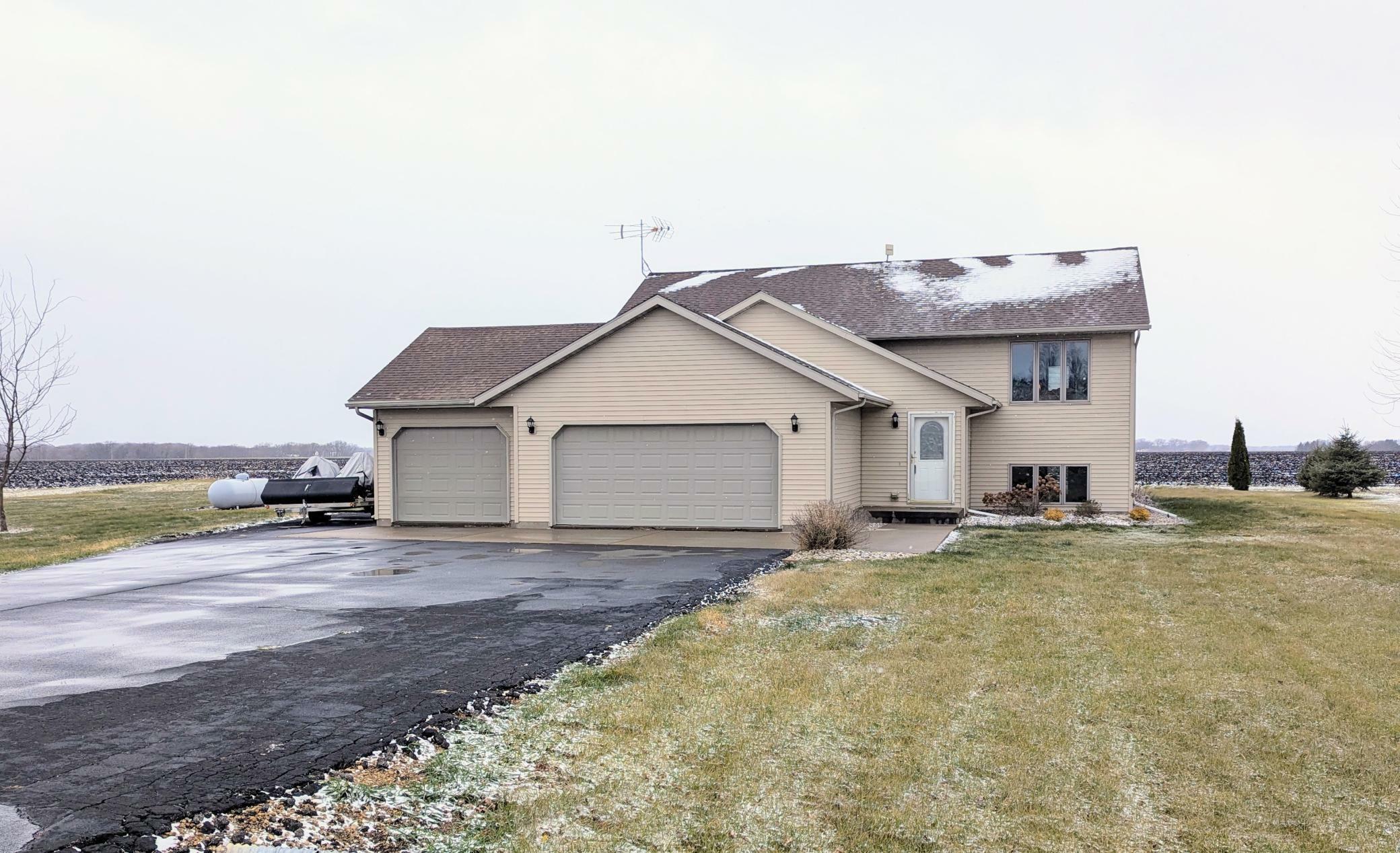 Property Photo:  418 Hoffman Circle  MN 56078 