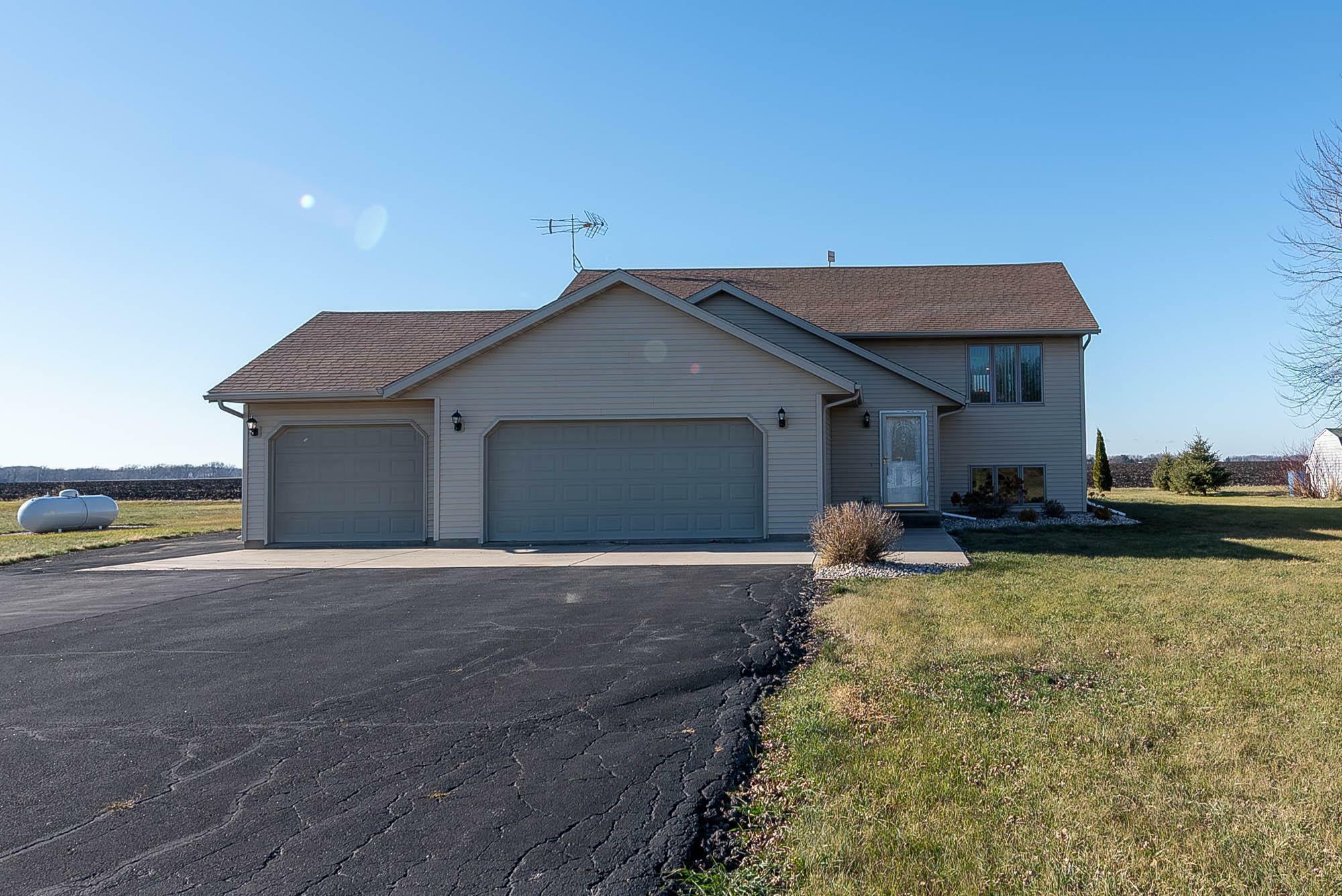 Property Photo:  418 Hoffman Circle  MN 56078 