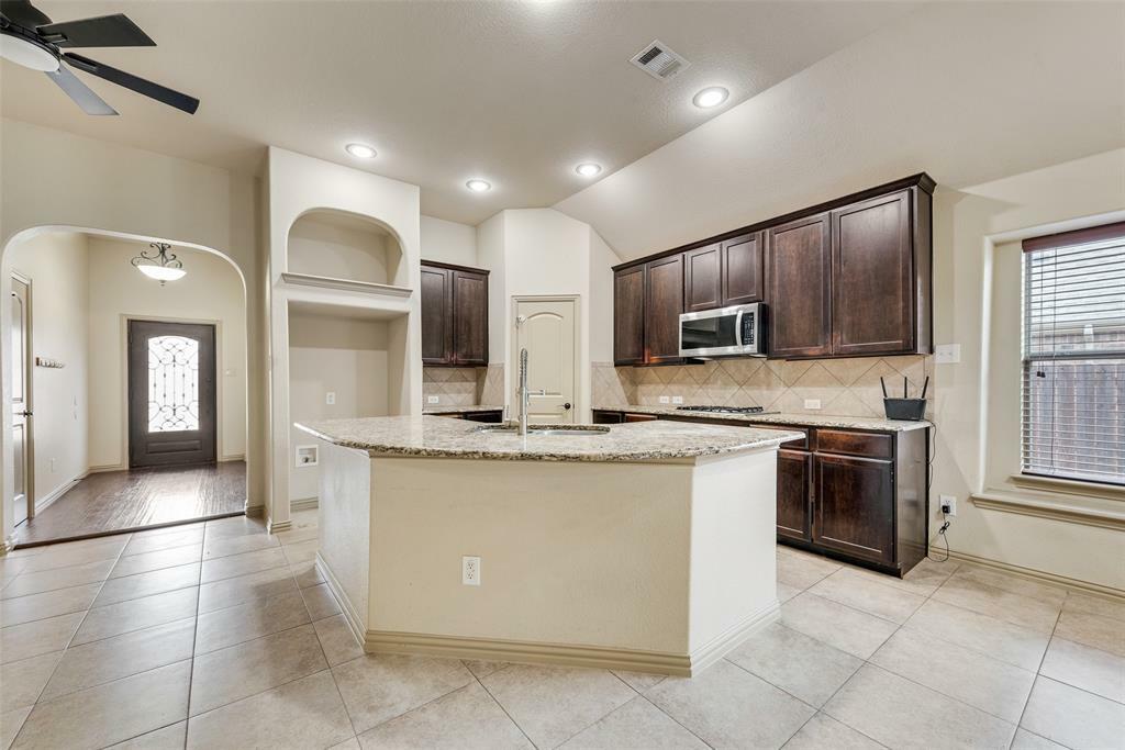 Property Photo:  4406 Winding Glen Lane  TX 76063 