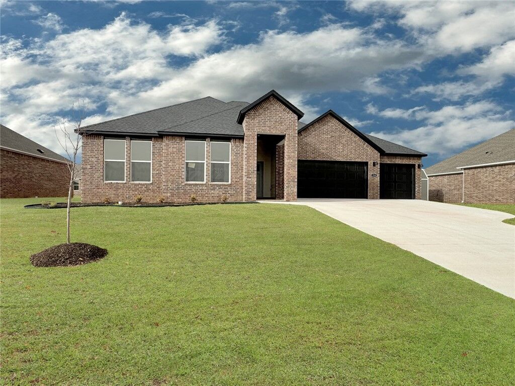 Property Photo:  210 N Arbuckle Loop  AR 72761 