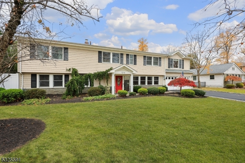 Property Photo:  1216 Wyoming Drive  NJ 07092 