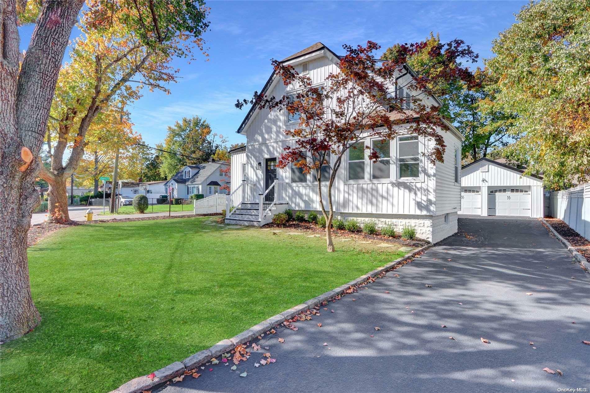 Property Photo:  6 Recreation Lane  NY 11743 