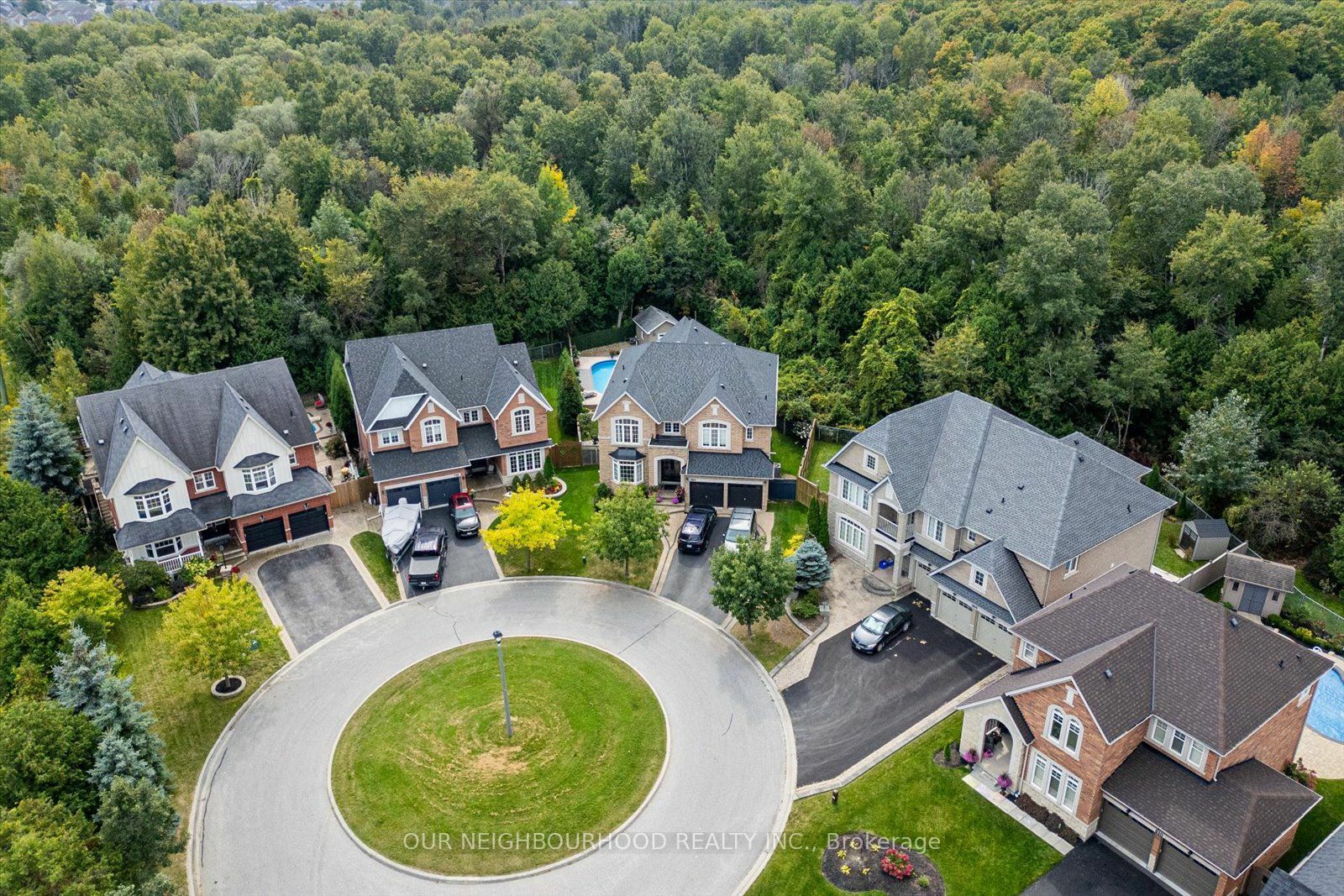 Photo de la propriété:  794 Hanmore Crt  ON L1K 0C5 