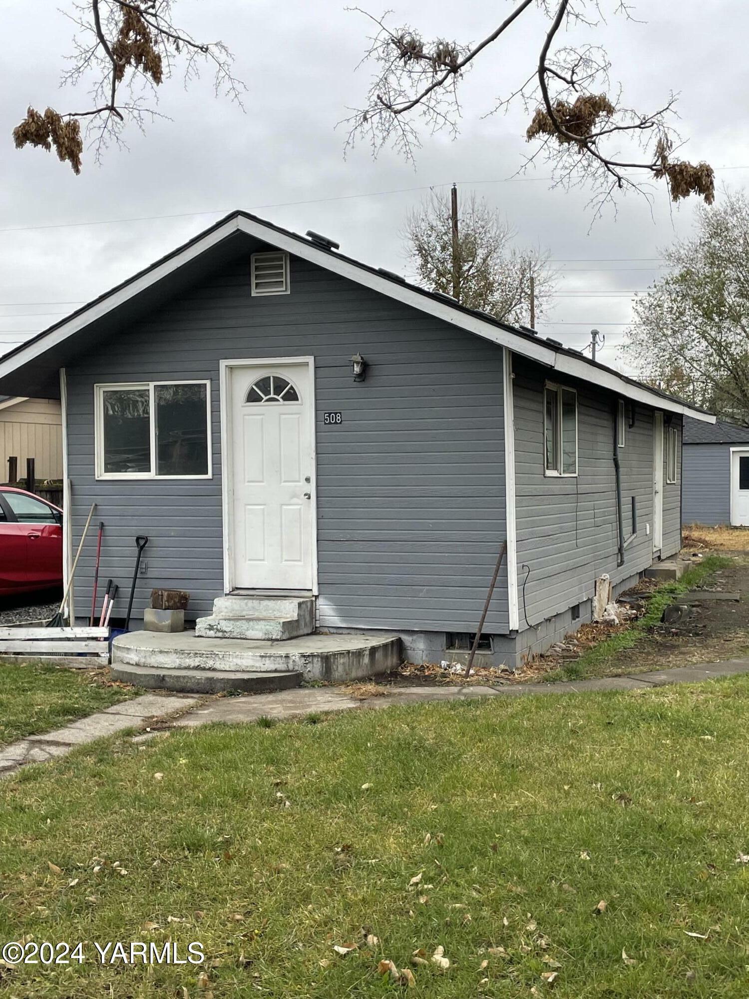 Property Photo:  508 S 12th St  WA 98901 