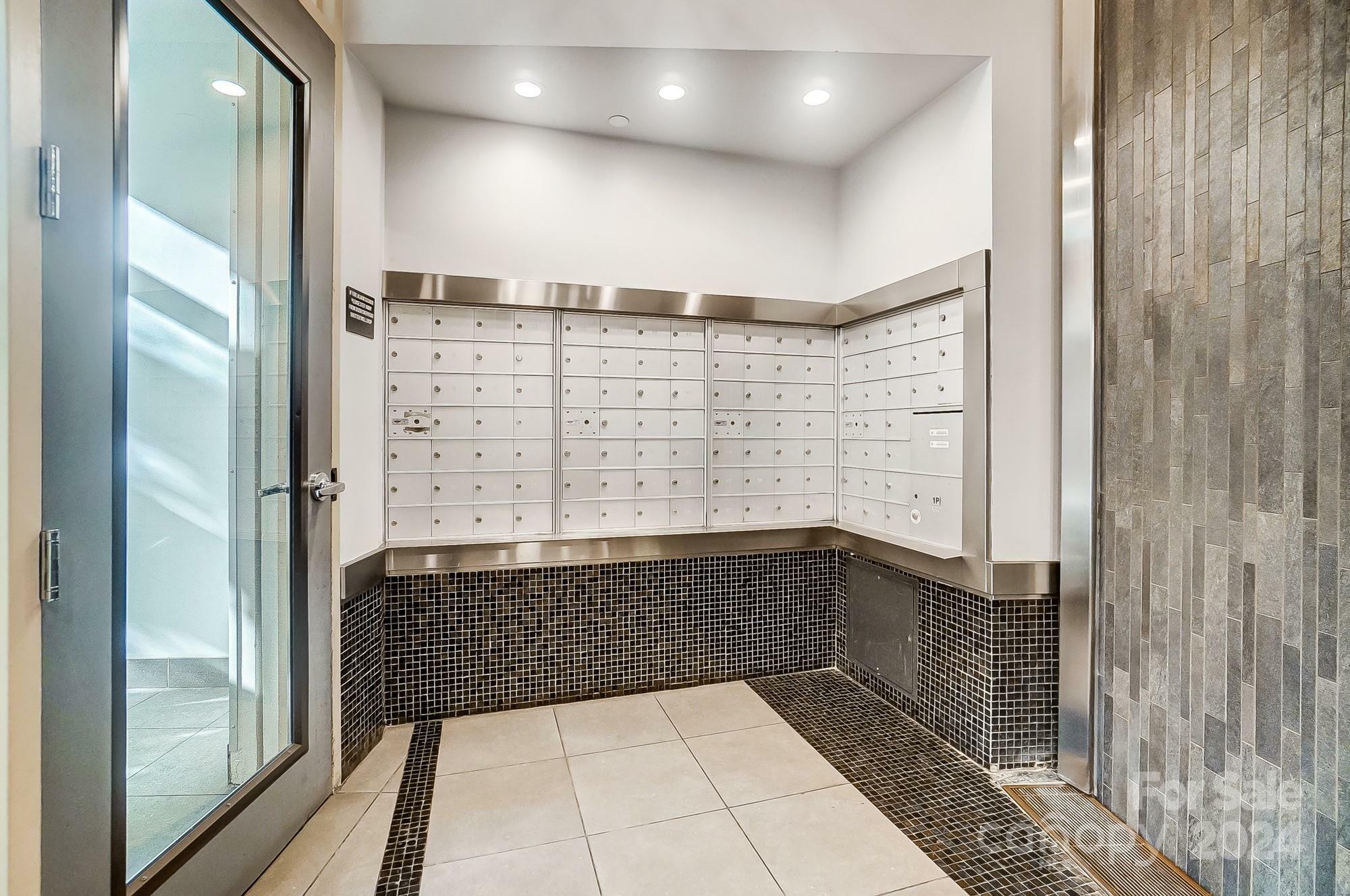 Property Photo:  505 E 6th Street 916  NC 28202 