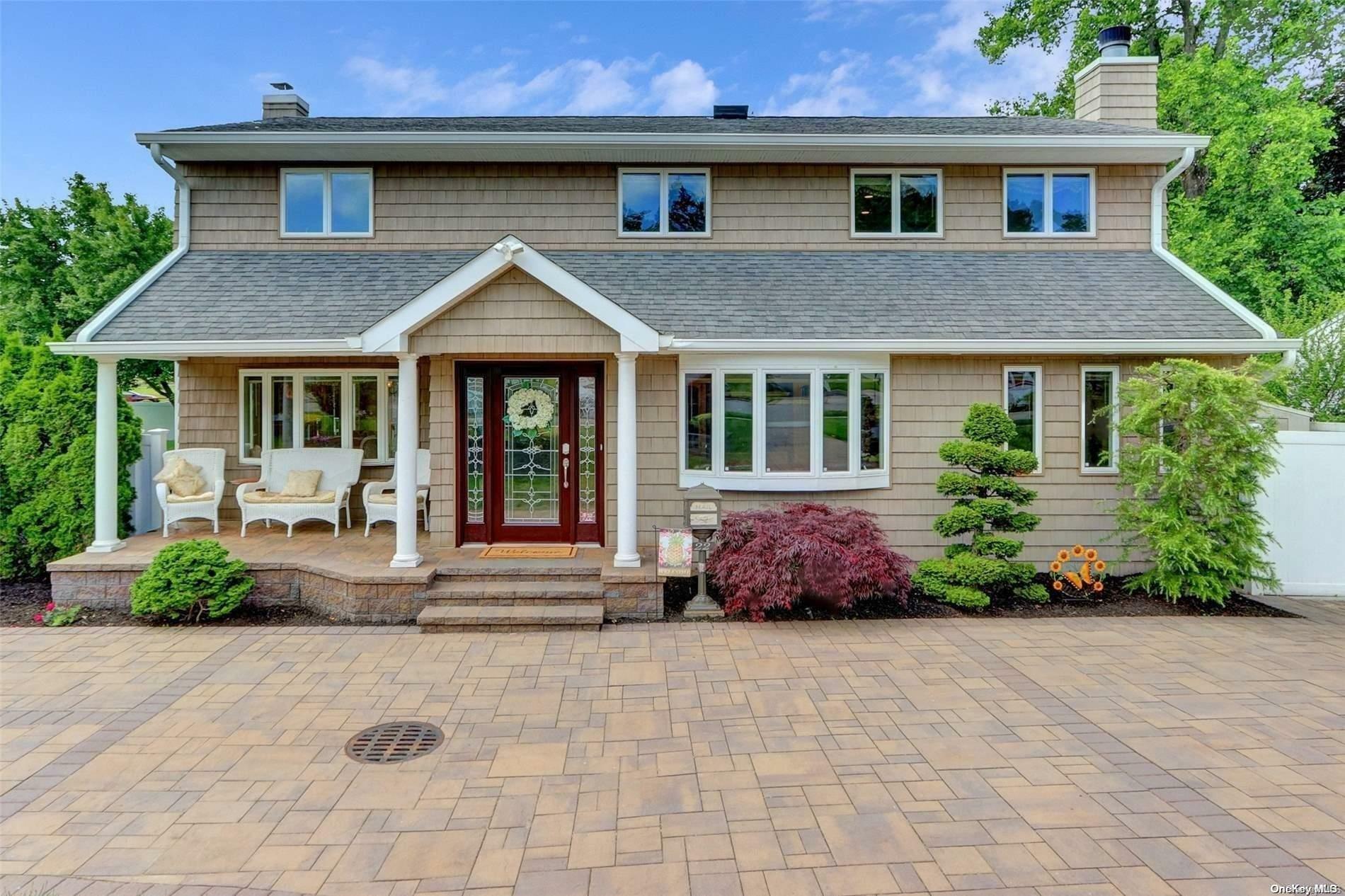 Property Photo:  22 Somerset Drive  NY 11725 