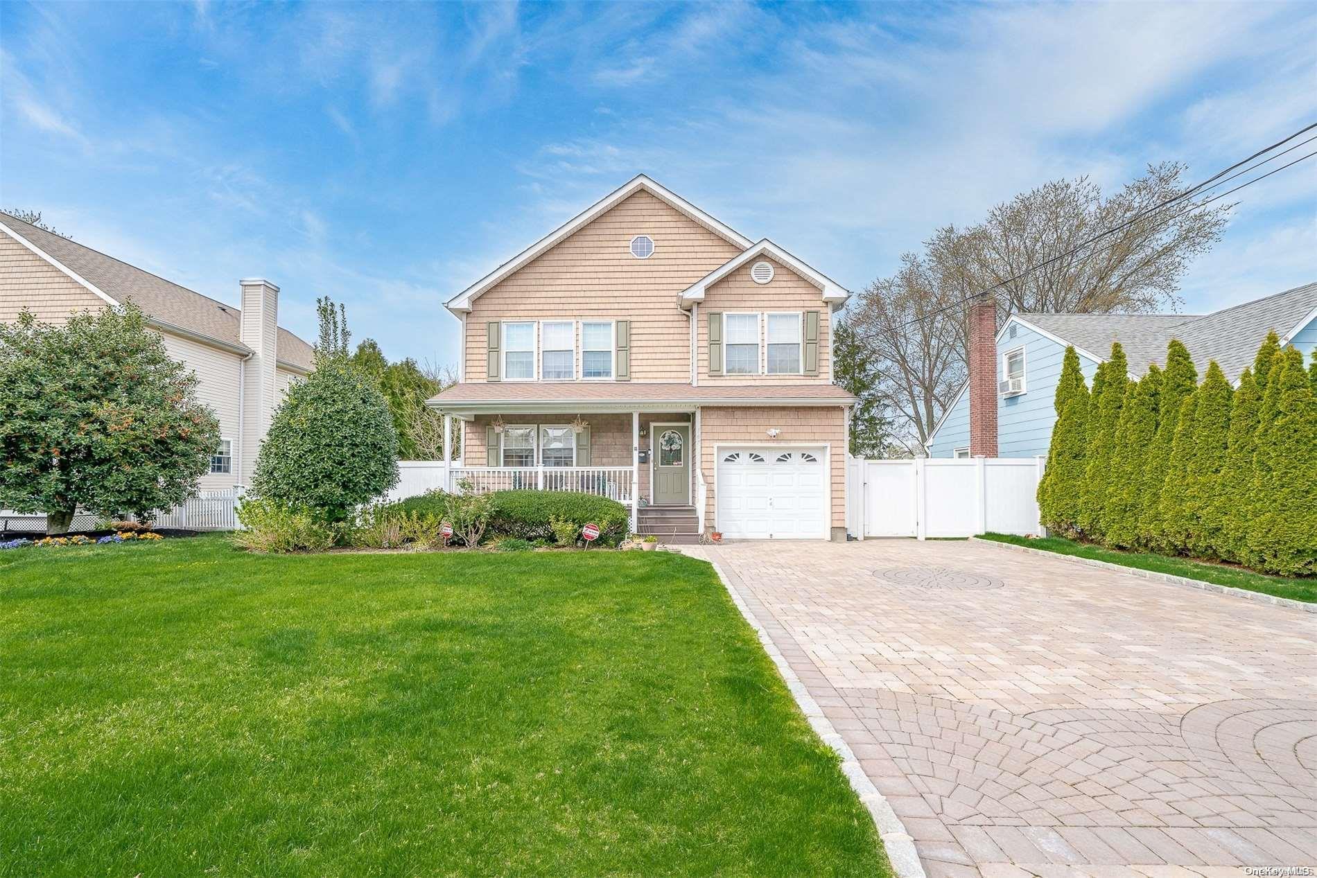 147 Heathcote Road  Lindenhurst NY 11757 photo