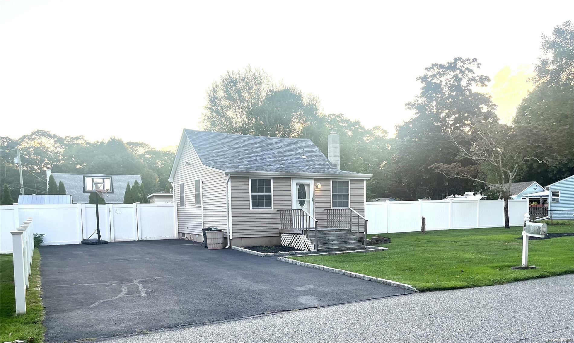 Property Photo:  204 Whittier Drive  NY 11951 