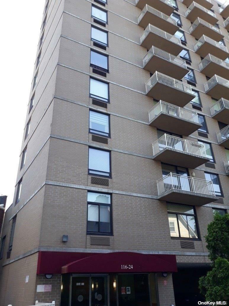 Property Photo:  116-24 Grosvenor Lane  NY 11418 