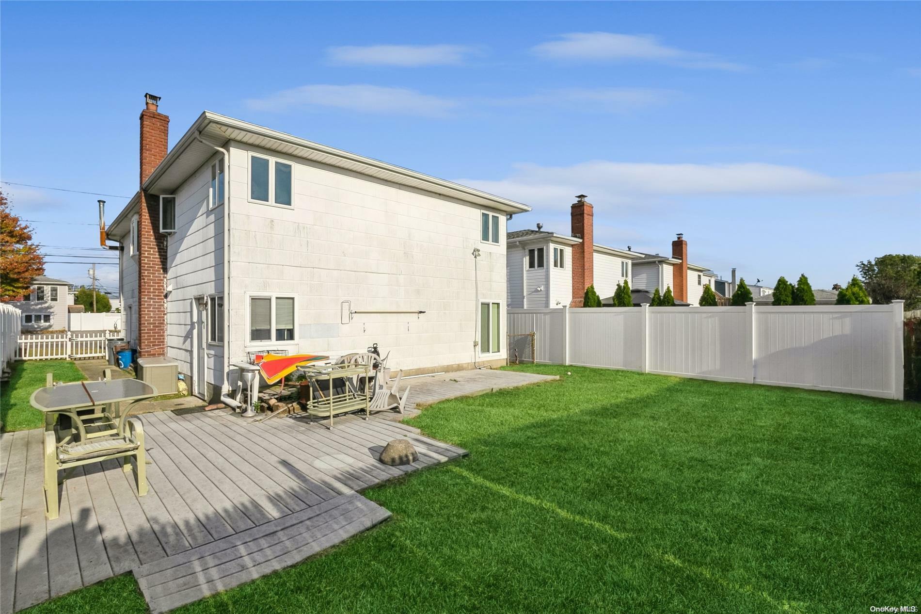 Property Photo:  405 Lido Parkway  NY 11757 