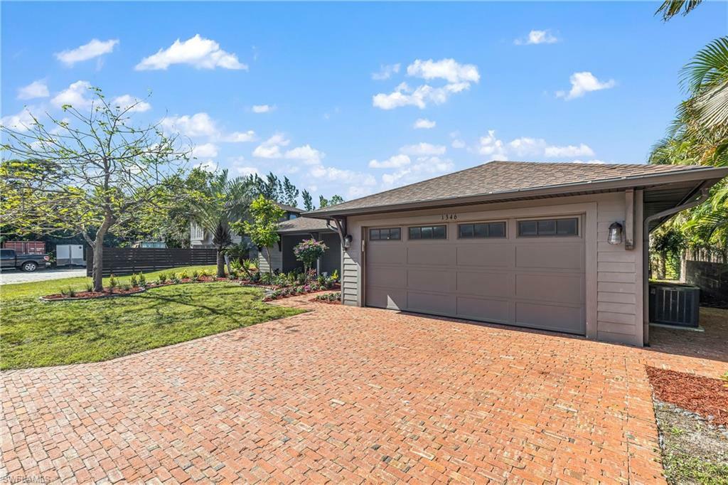 Property Photo:  1346 Rosemary Ln  FL 34103 