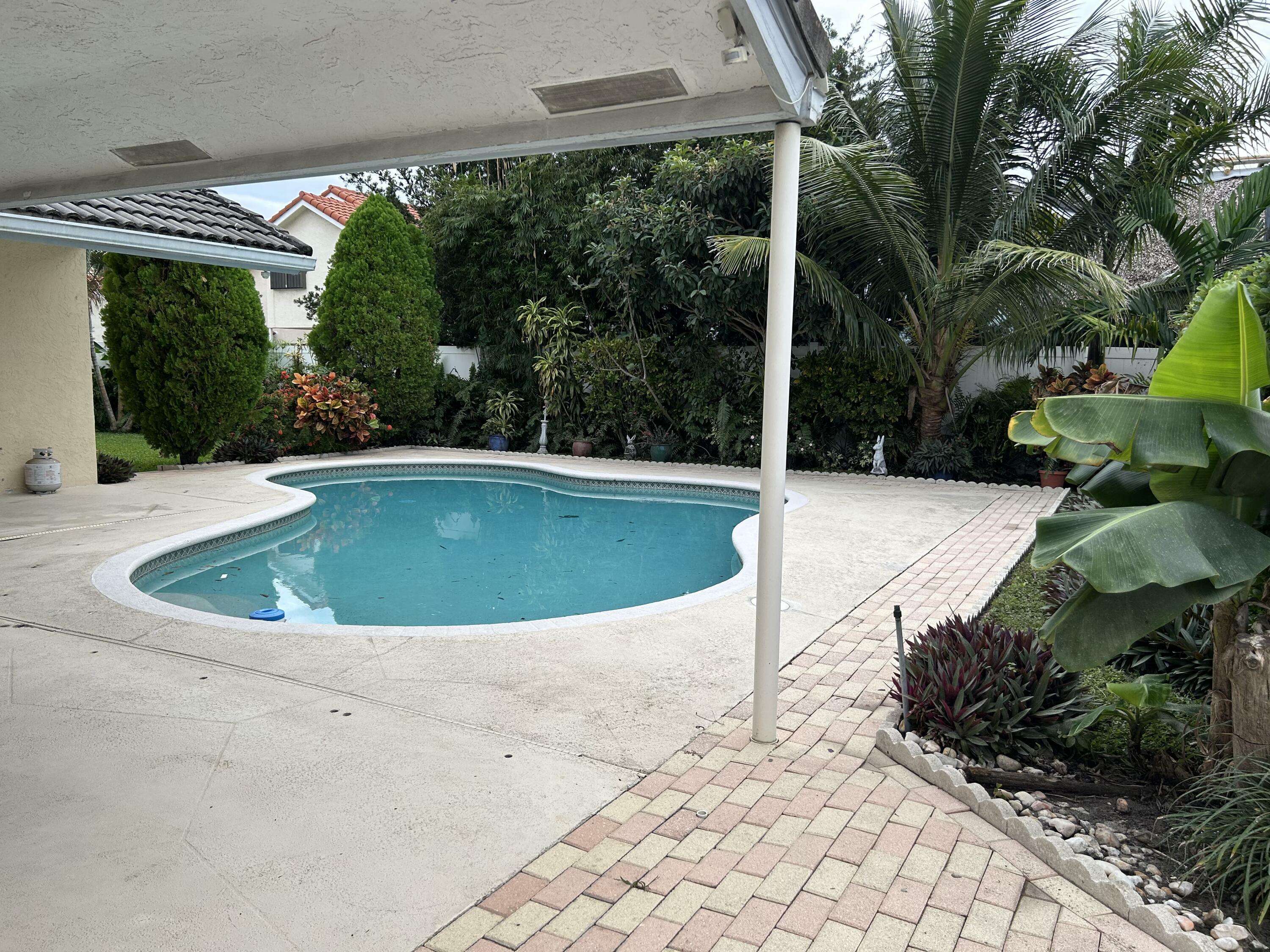 Property Photo:  350 Apache Lane  FL 33487 