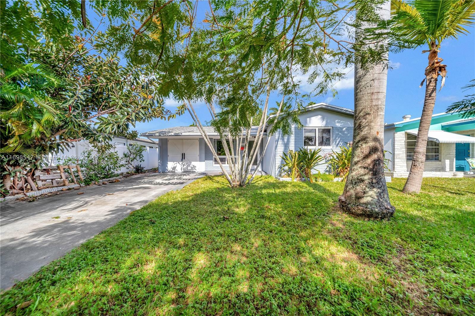 Property Photo:  229 SE Park St  FL 33004 