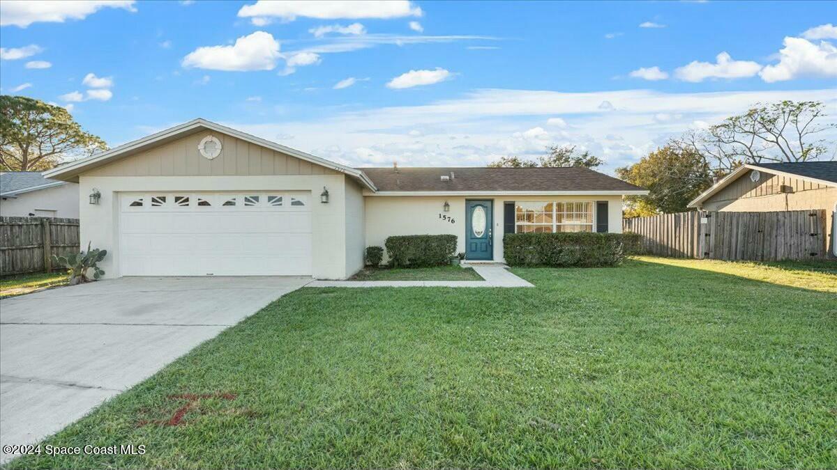 Property Photo:  1576 Yorktown Avenue  FL 32796 