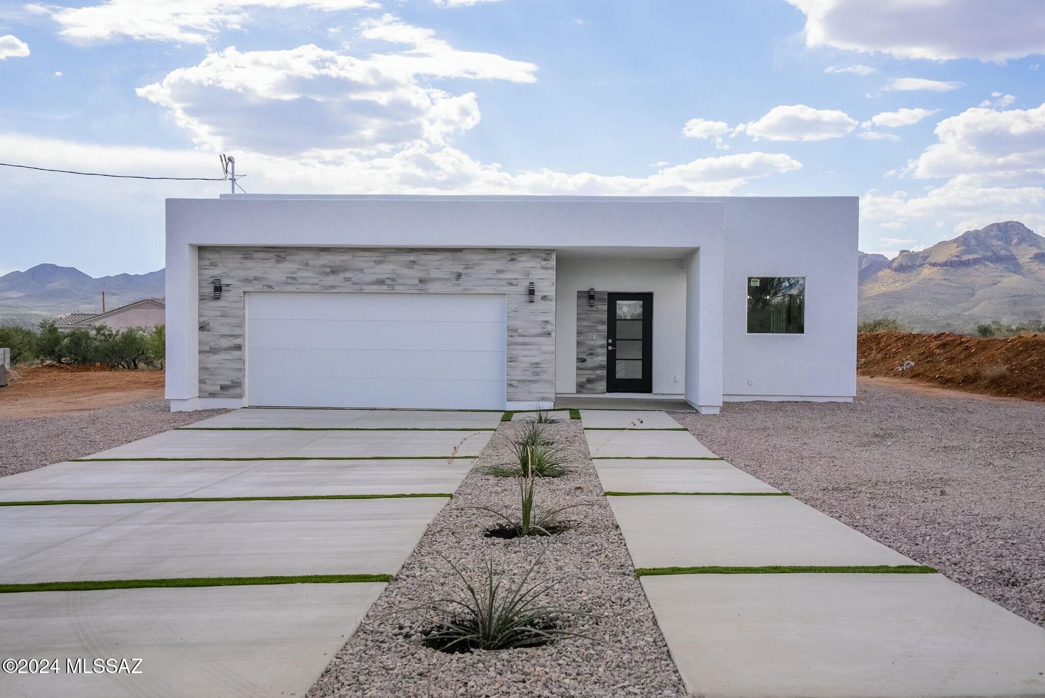 Property Photo: 112 Avenida Pastor AZ 85648