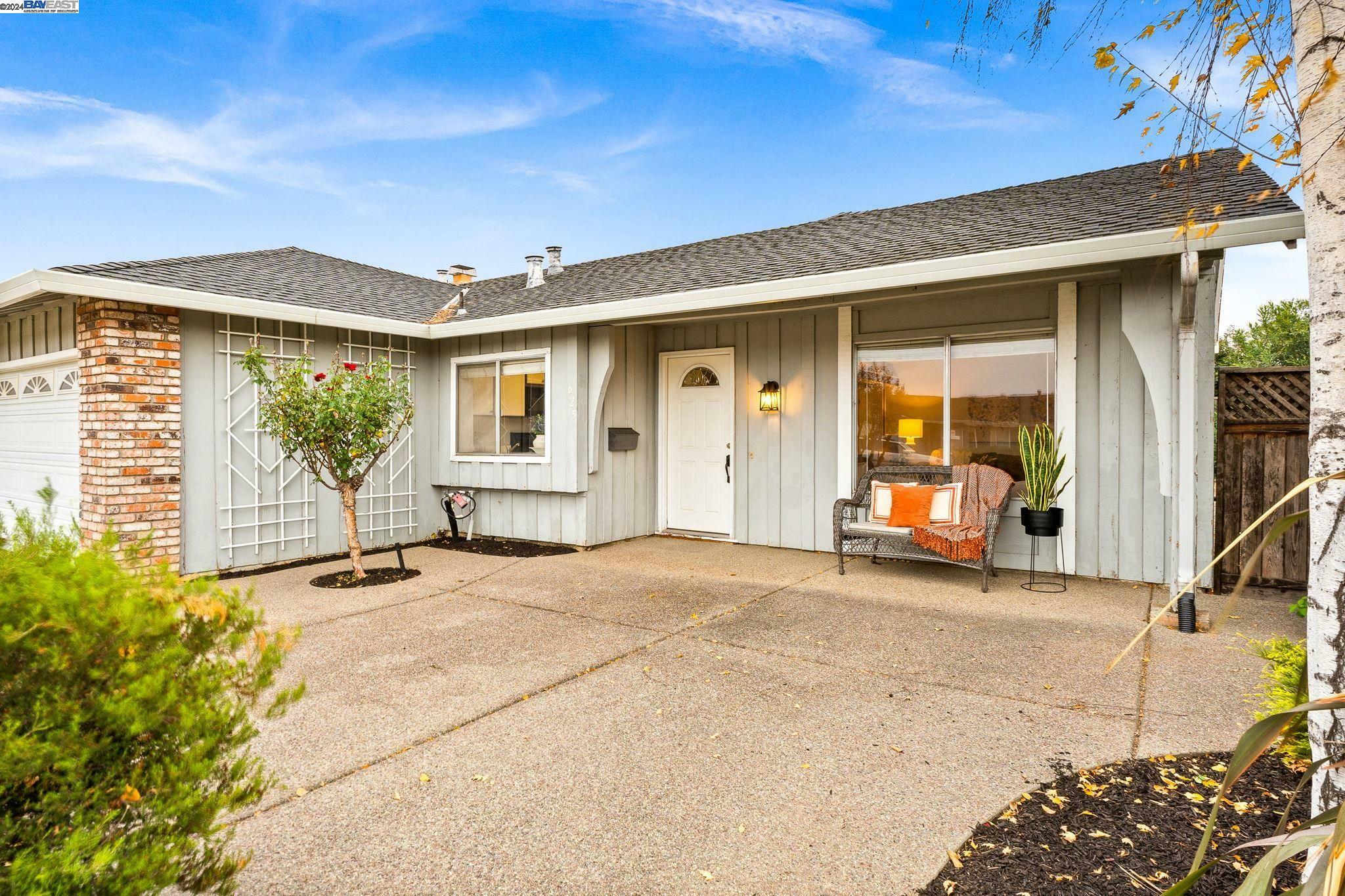 Property Photo:  625 Everglades Ln  CA 94551 