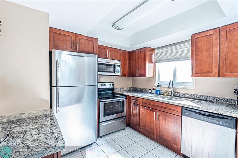 Property Photo: 7868 Kimberly Blvd 506 FL 33068