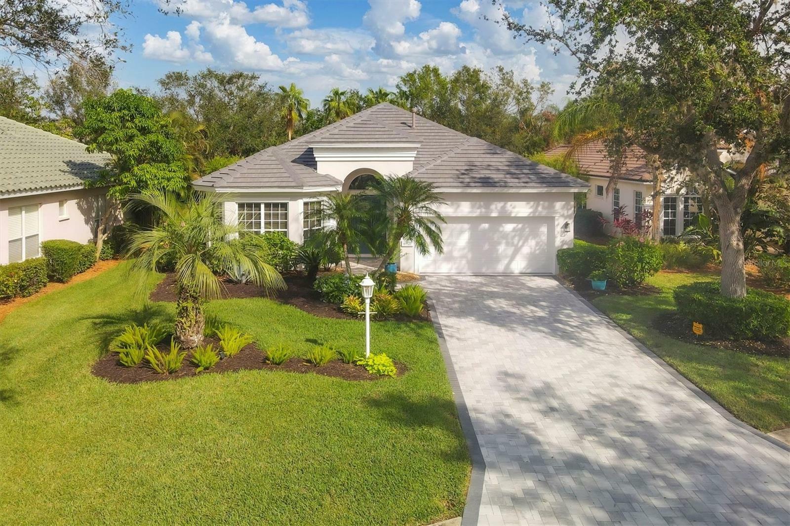 Property Photo:  6927 Lennox Place  FL 34201 