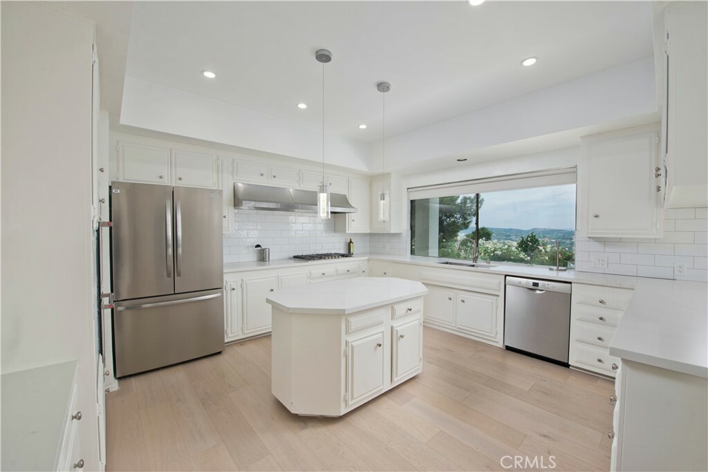 Property Photo:  17901 Lake Vista Drive  CA 91316 