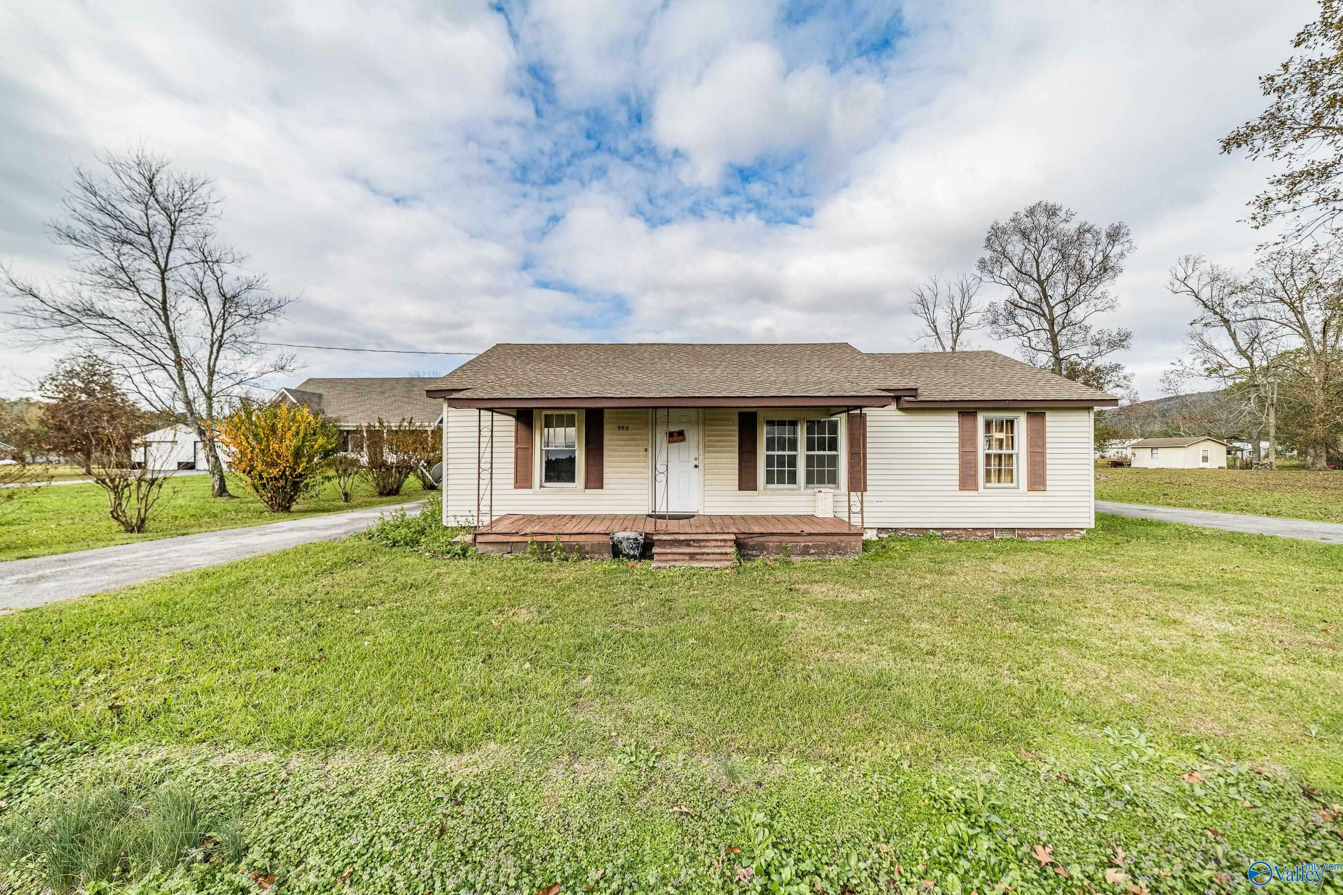 Property Photo:  1004 Low Gap Road  AL 35763 