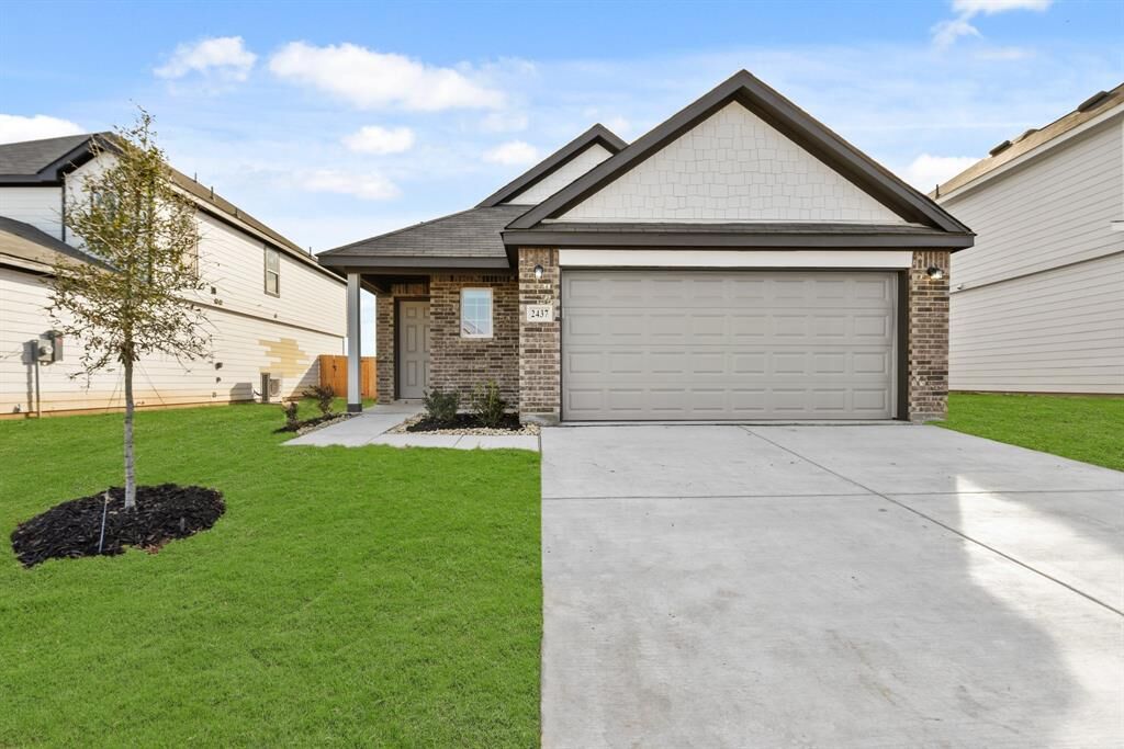 Property Photo:  2437 Dahlia Drive  TX 76123 