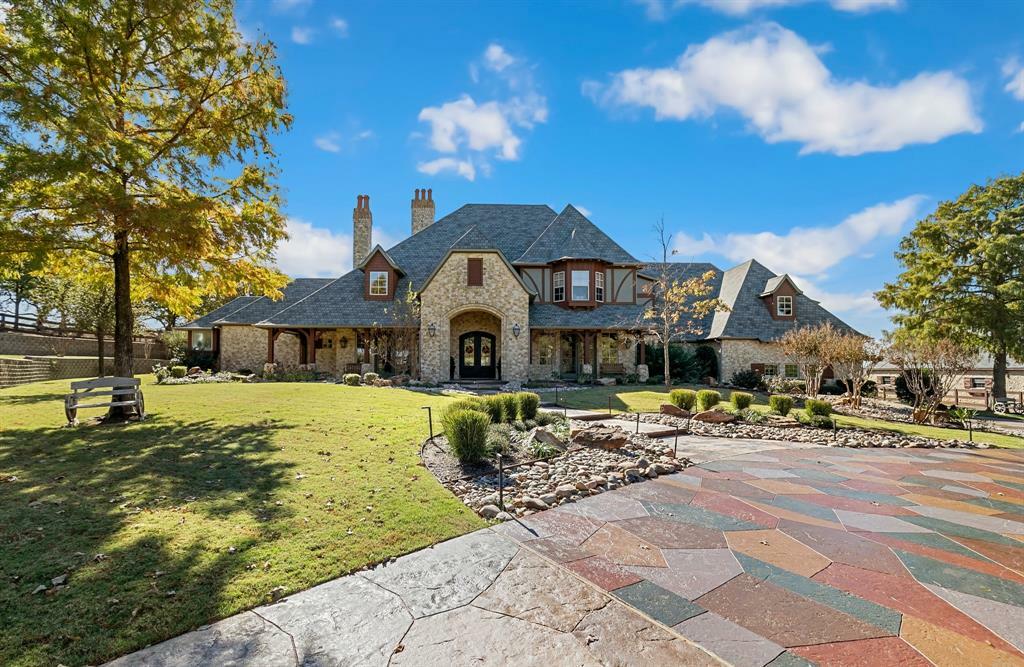 Property Photo:  639 Woods Drive  TX 76226 