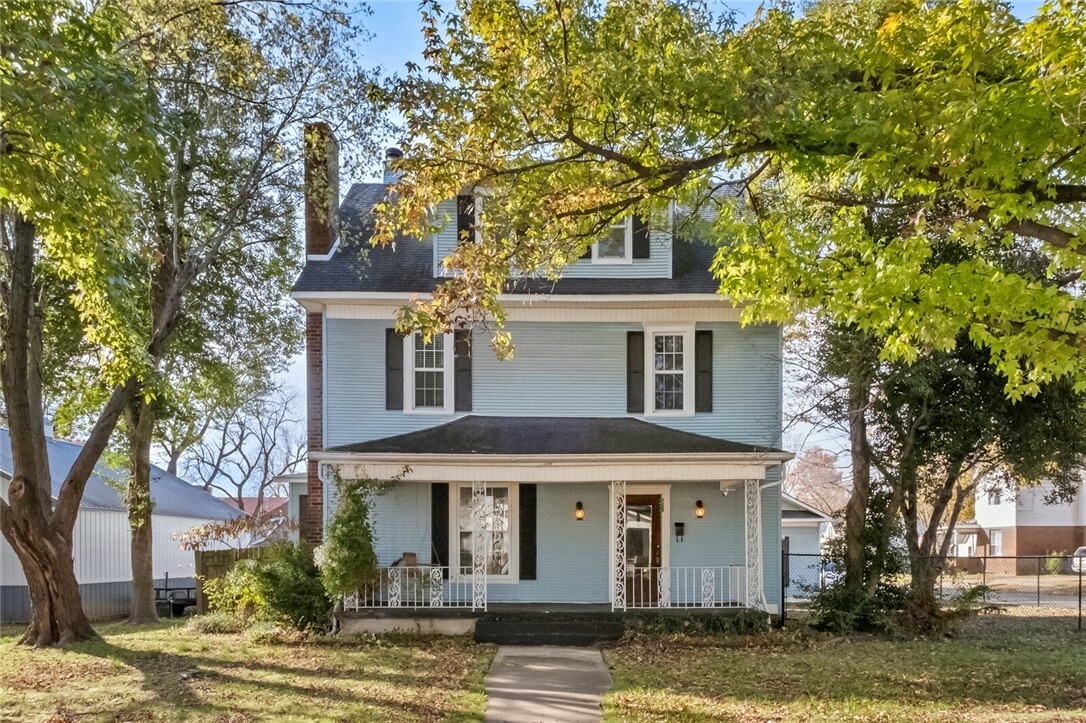 Property Photo:  320 N Madison Street  AR 72761 