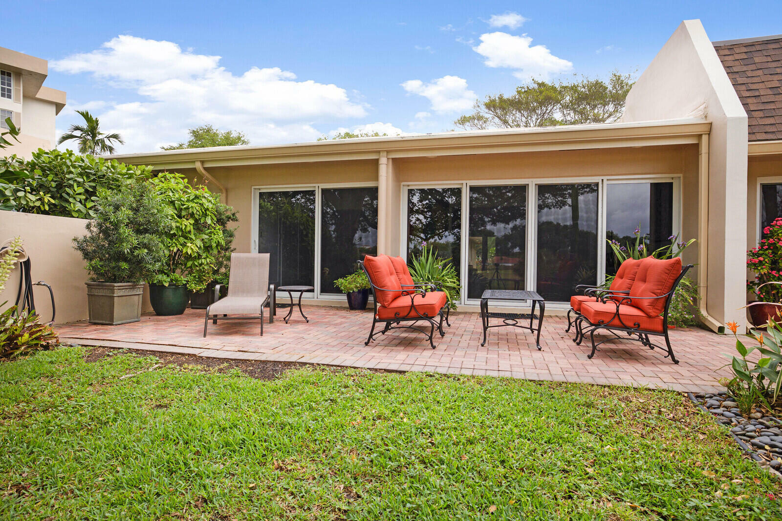 Property Photo:  3763 Oaks Clubhouse Drive 3763  FL 33069 