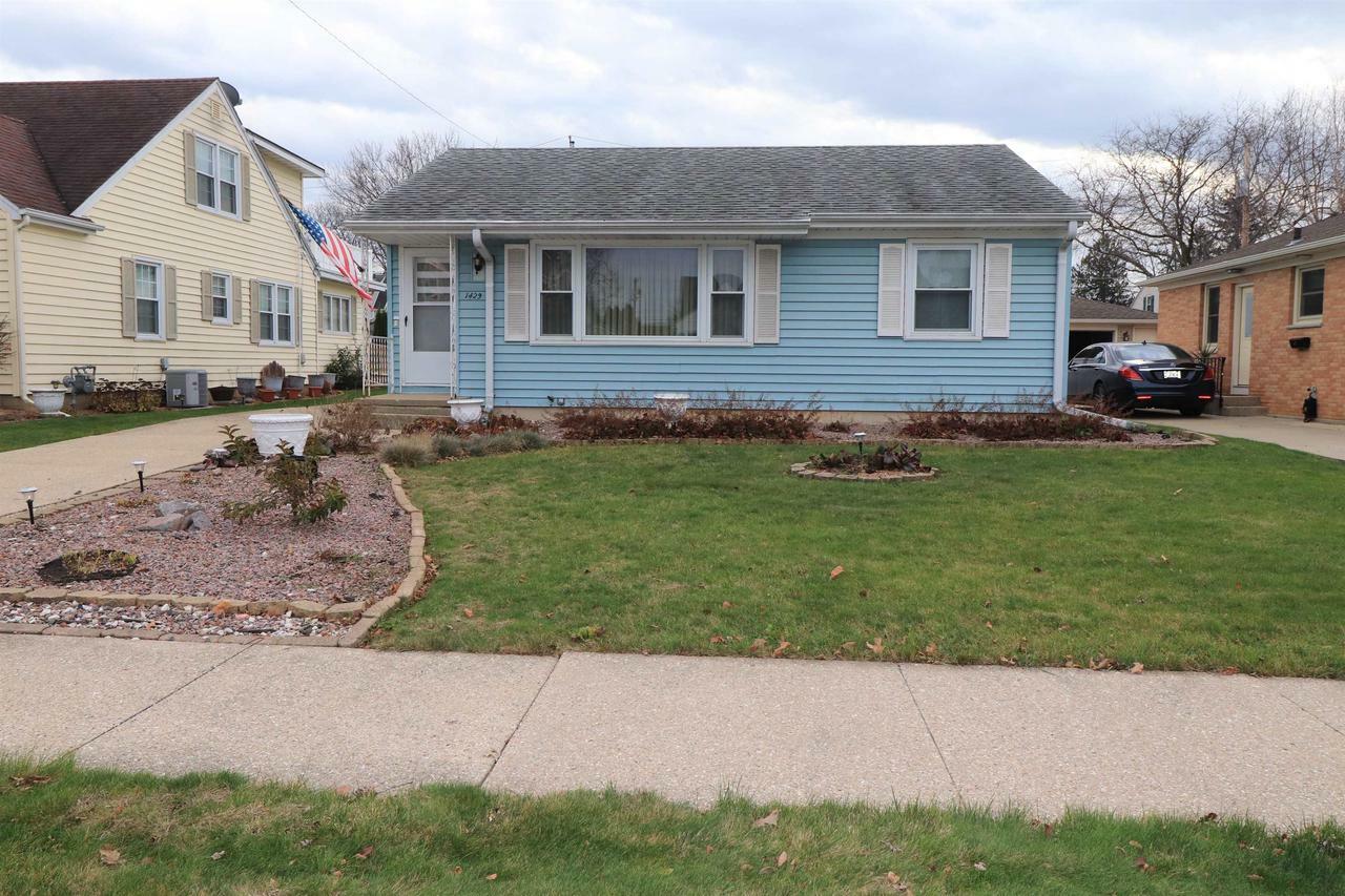 Property Photo:  1429 Greenview Avenue  WI 53548 