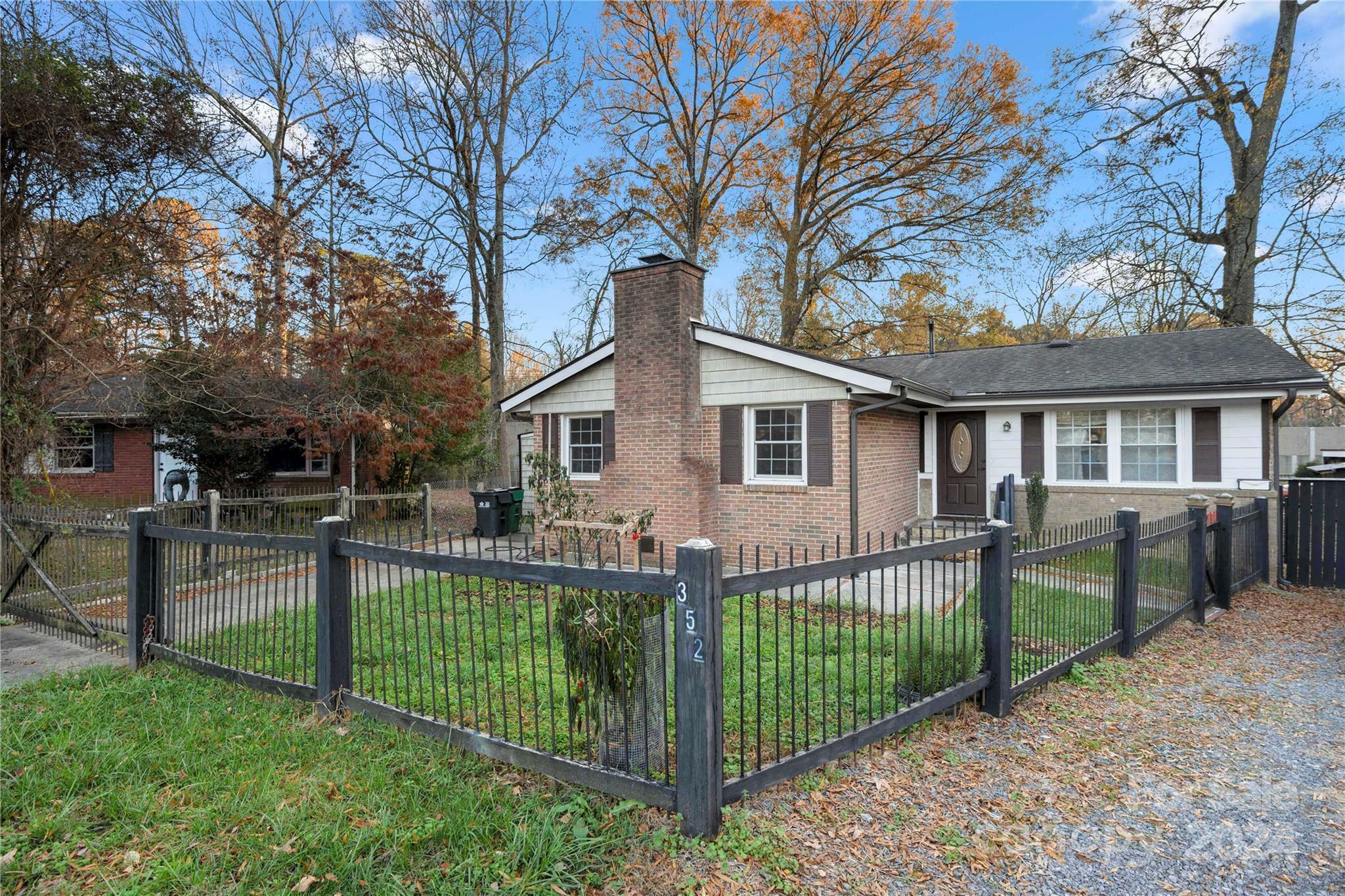 Property Photo:  352 Leafmore Drive  NC 28213 