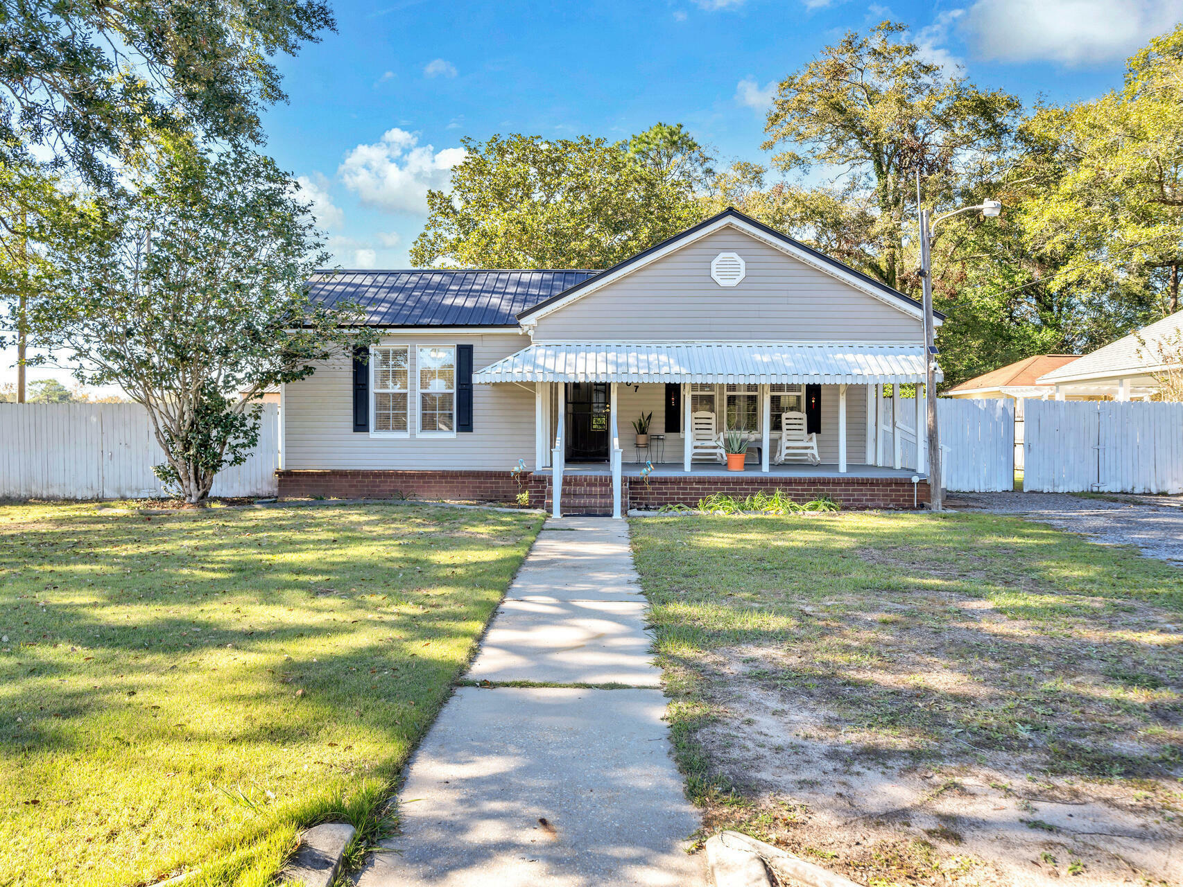 Property Photo:  607 Alabama Street  FL 32536 