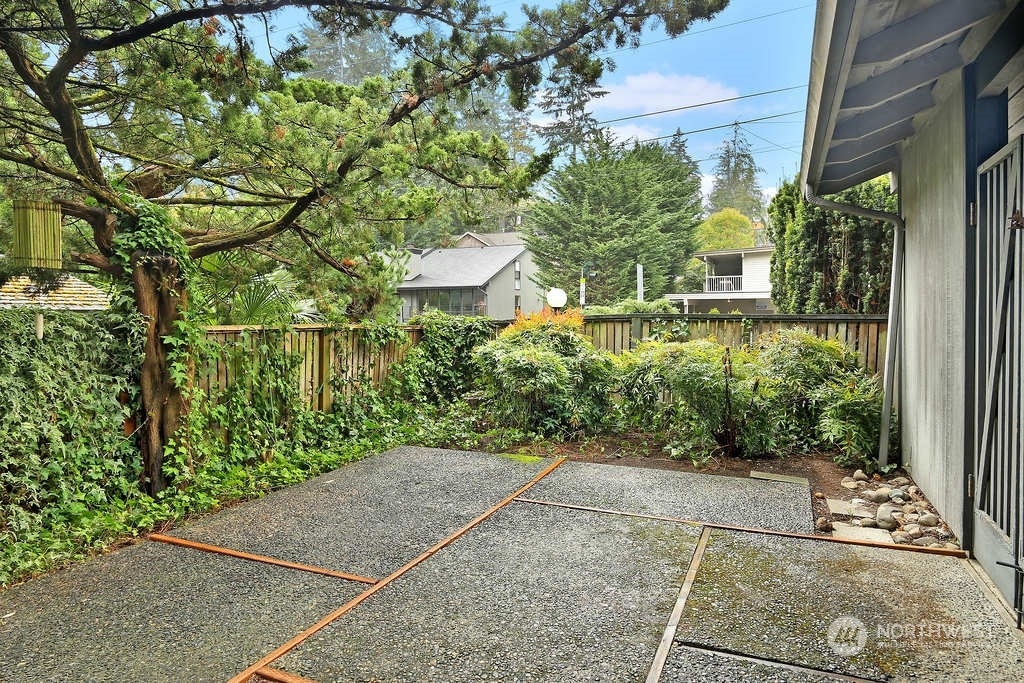 Property Photo:  112 108th Avenue SE  WA 98004 