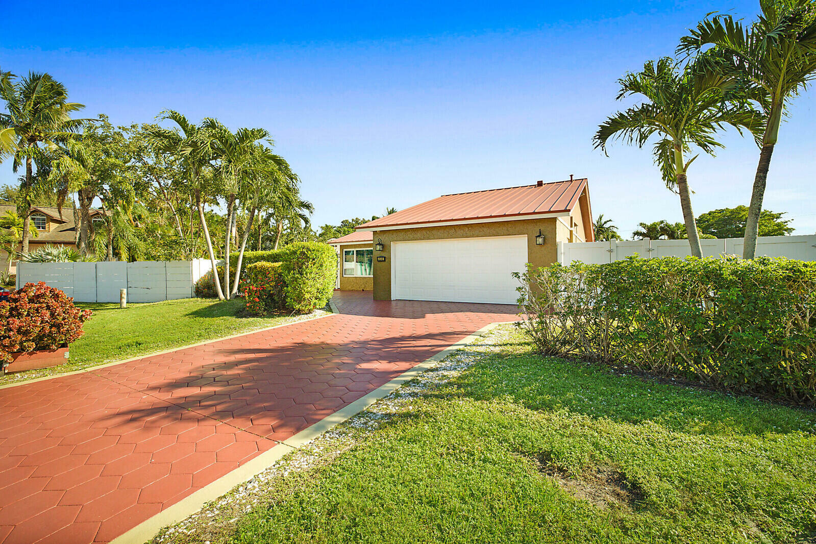 Property Photo:  4548 SW 28th Way  FL 33312 