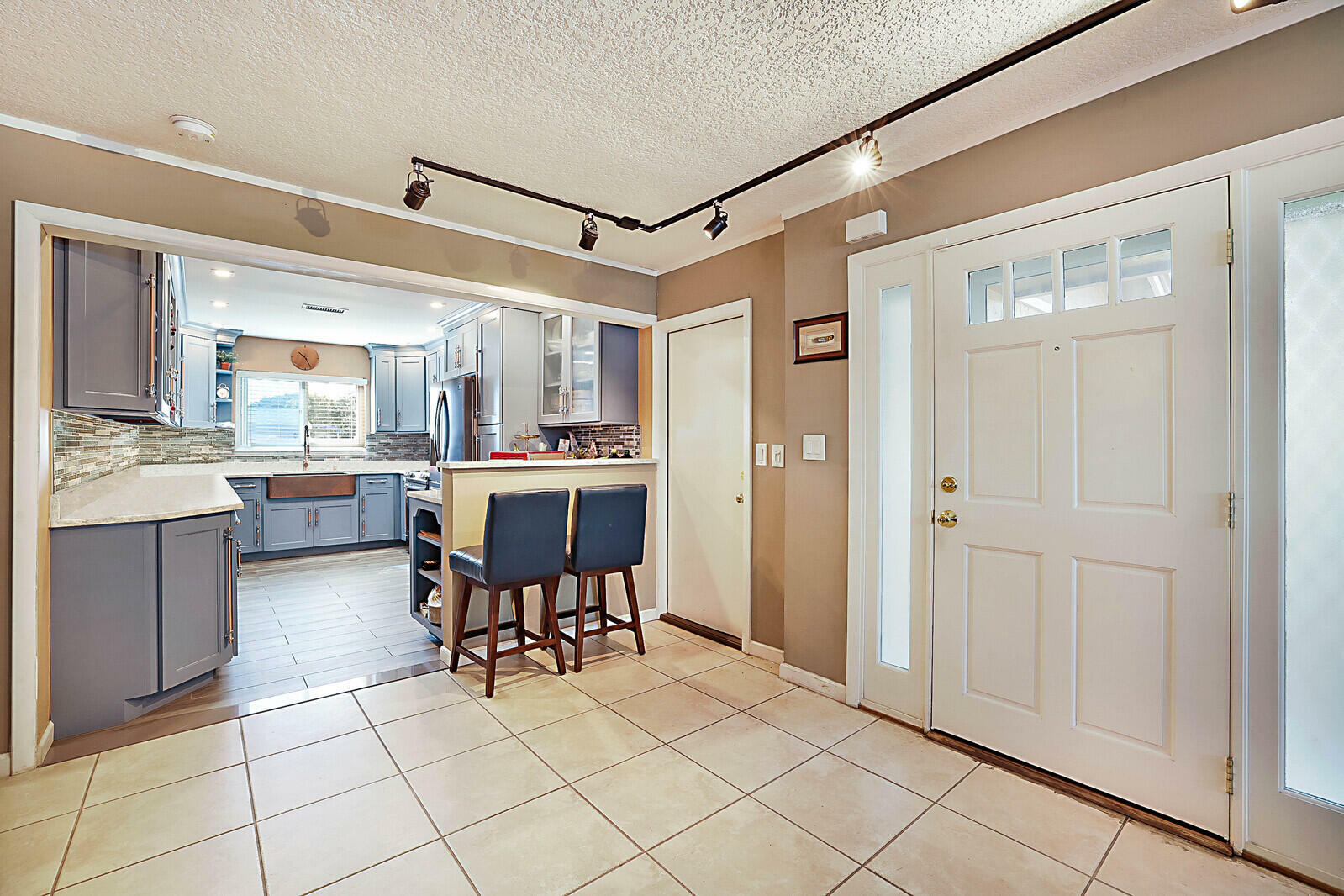 Property Photo: 4548 SW 28th Way FL 33312