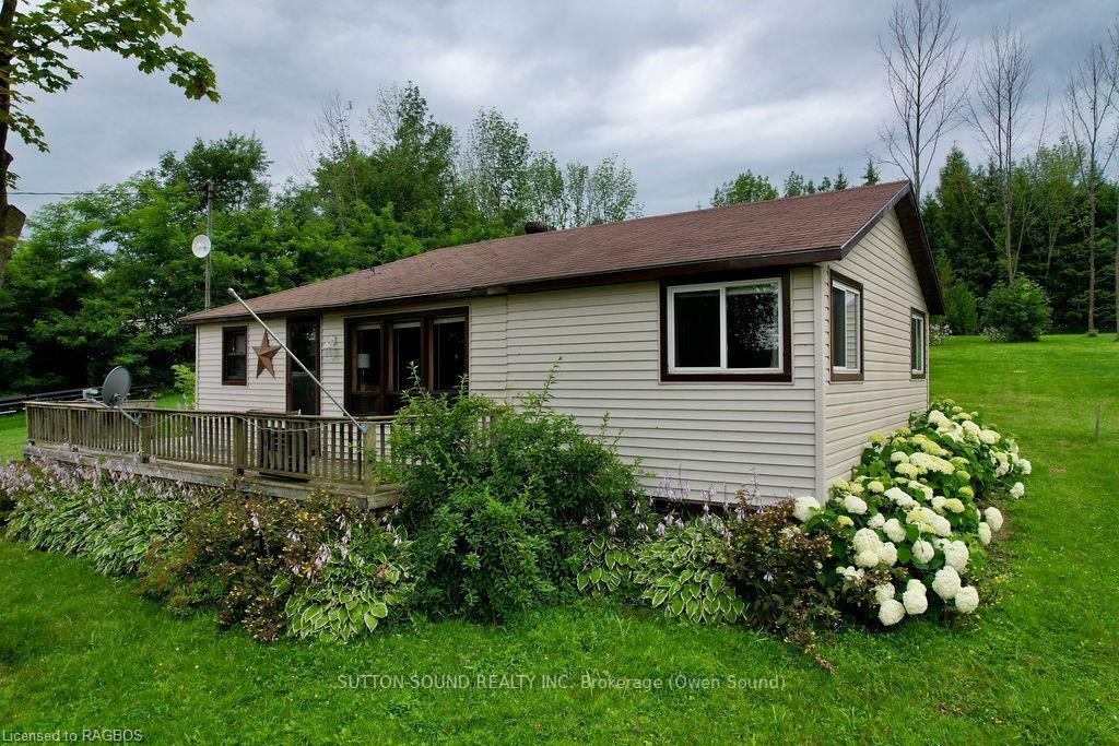 Property Photo: 41 Islandview Drive ON N0H 1A0