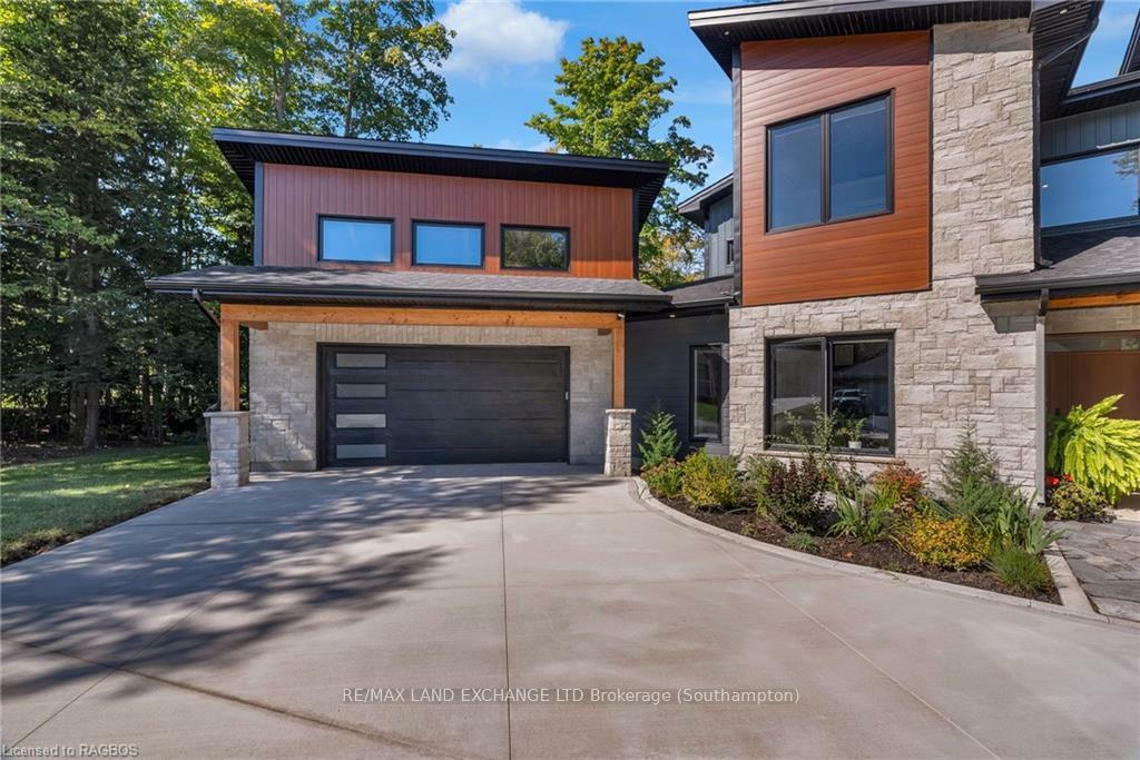 Property Photo: 19 Walker Way ON N0H 2G0