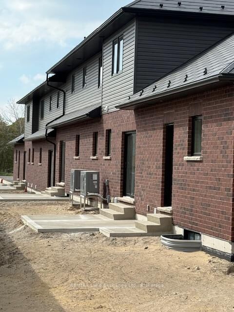 Property Photo:  8 Golf Links Road Unit 3  ON N2Z 0G1 