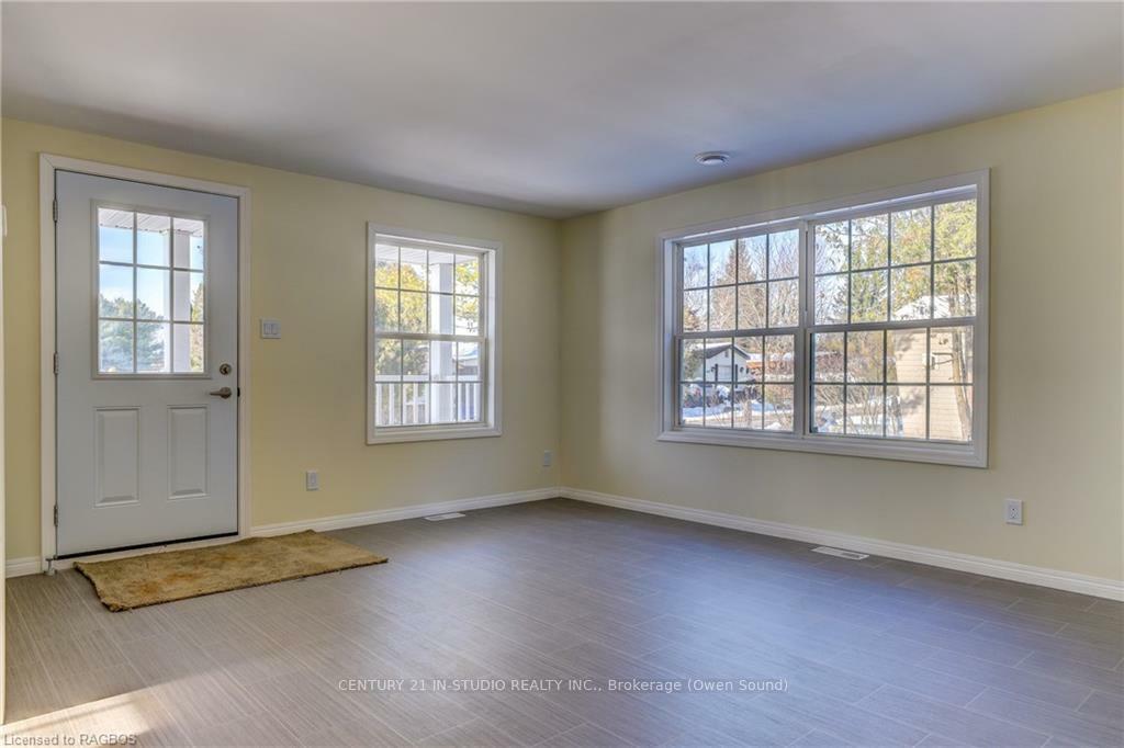 Property Photo: 66 Sussex Square ON N0H 1G0