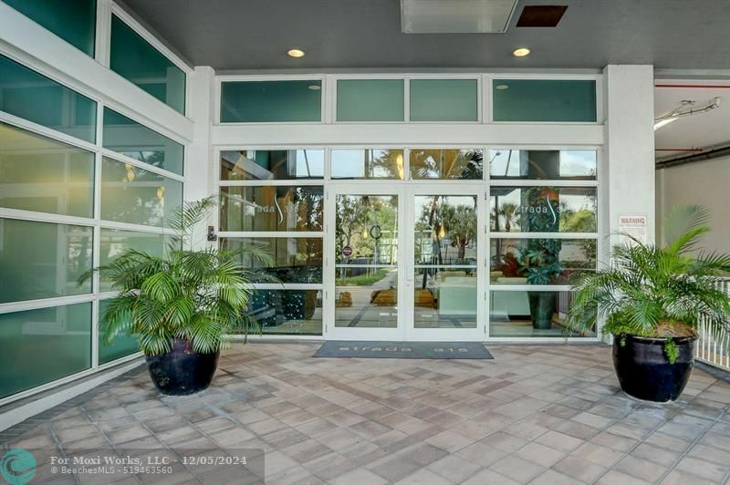 Property Photo:  315 NE 3rd Ave 902  FL 33301 