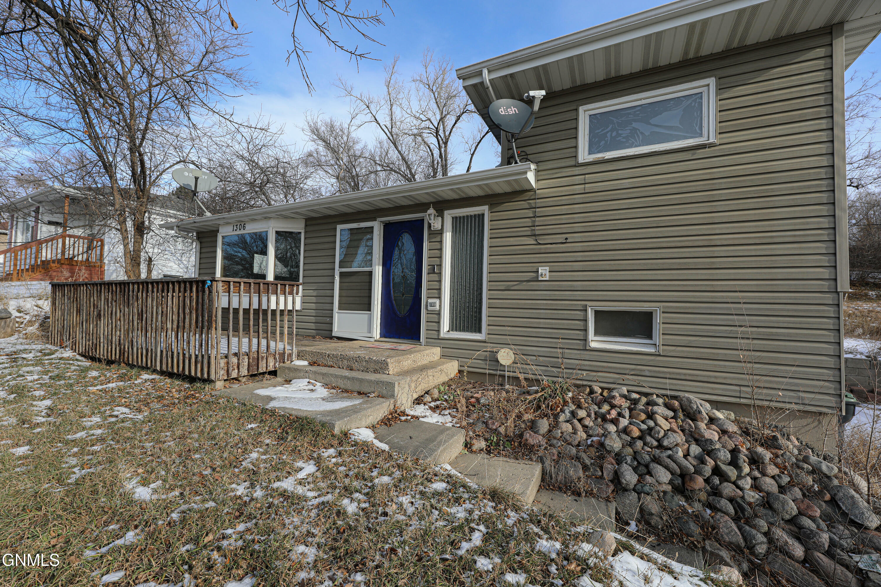 Property Photo:  1306 Sunset Drive  ND 58554 