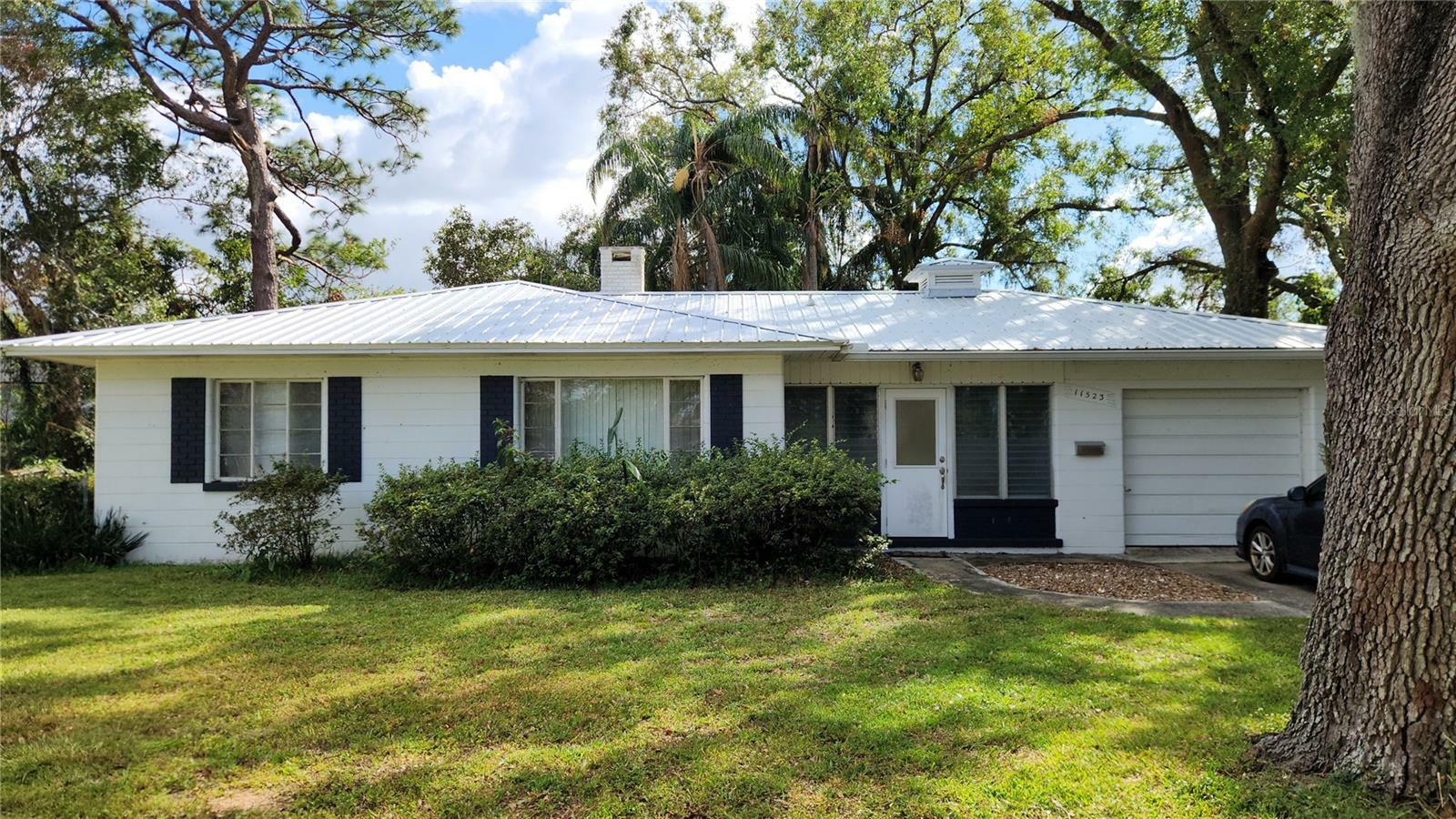 Property Photo:  11523 Forest Hills Drive  FL 33612 