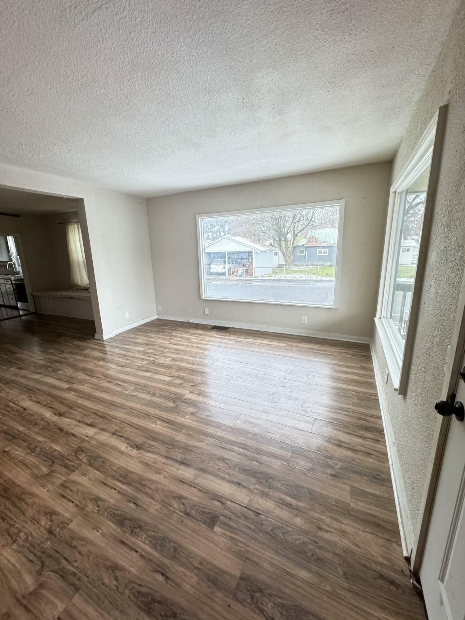 Property Photo: 202 S Central Ave WA 99139