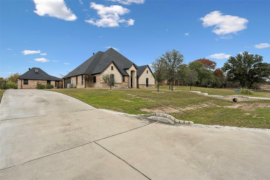 Property Photo:  5700 Maple Valley Drive  TX 76020 