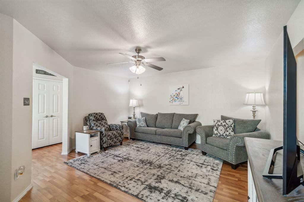 Property Photo: 836 Village Point Lane TX 76108
